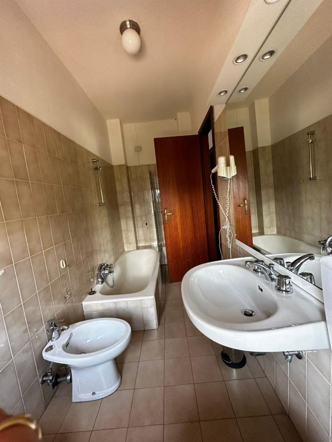 Hotel La Pineta Каррара Экстерьер фото