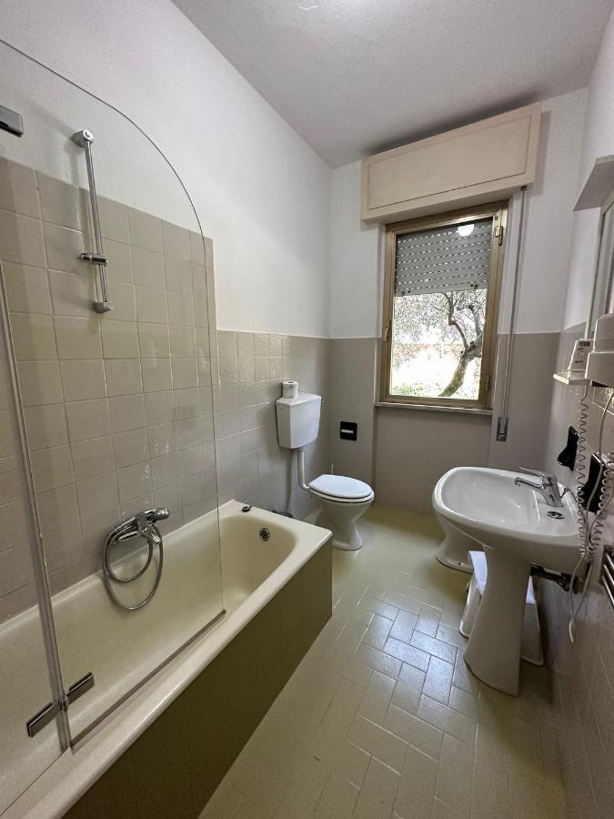 Hotel La Pineta Каррара Экстерьер фото