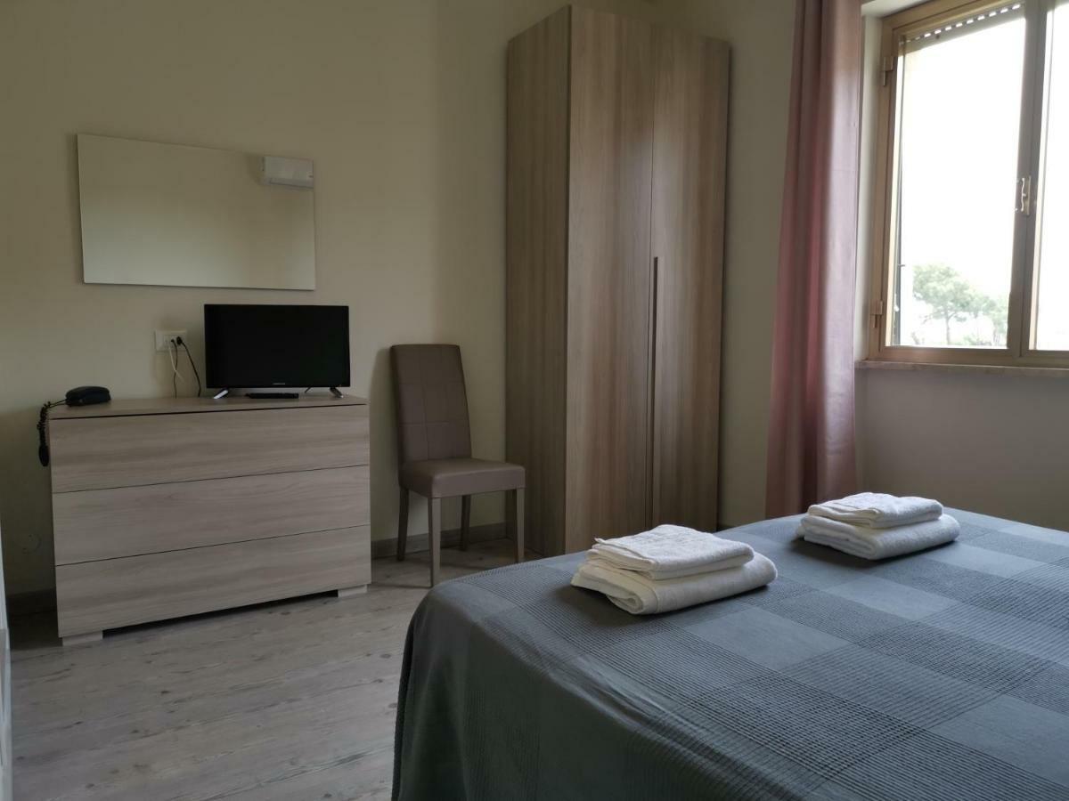Hotel La Pineta Каррара Экстерьер фото