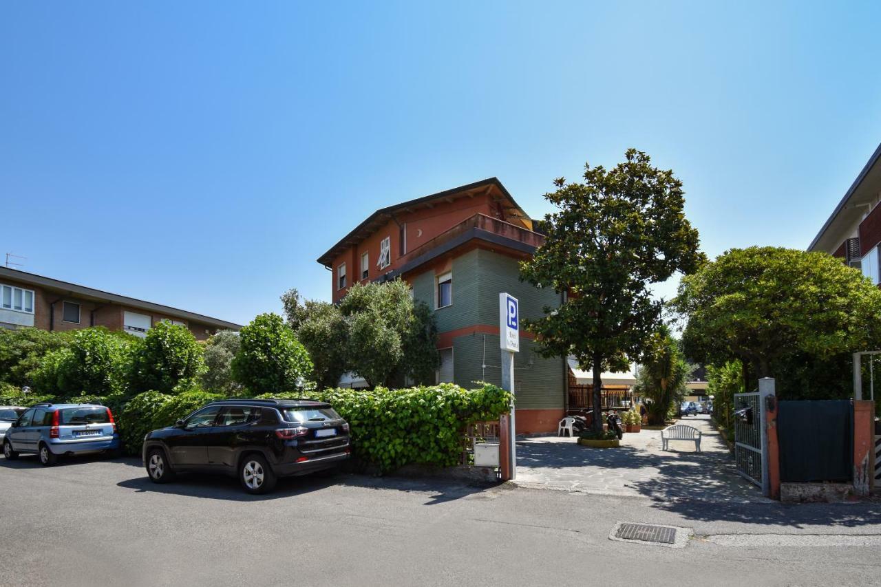 Hotel La Pineta Каррара Экстерьер фото